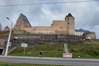 Millionensumme in Plauener Schlossterrassen investiert - doch für den Winterdienst fehlt das Geld - Die Treppen am Plauener Schlosshang sind im Winter gesperrt - dort gibt es keinen Winterdienst.