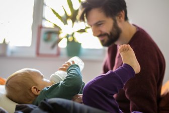 Mindestlohn, Elterngeld, Deutschlandticket: Das alles ändert sich 2025 - Werden finanziell noch mehr gefördert: Kinder und die Familie.