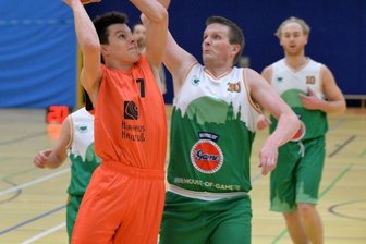 Miners rüsten sich für neue Korbjagd - Großes Talent: Jakub Klobusiak (l.), der schon mit 14 Jahren bei den ATSV-Männern debütierte, wechselt zu den Niners Chemnitz. 