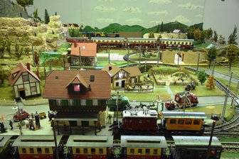 Miniaturwelten in Seelingstädt: Ausstellung mit rollender Landstraße und Frauenkirche - Auch die Gartenbahnanlage des Vereins ist während der Ausstellung in Aktion zu erleben.