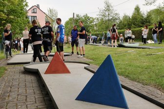 Minigolfanlage am Naturbad im Erzgebirge mit Stadtmeisterschaft eröffnet - Mit einer kleinen Stadtmeisterschaft, bei der 14 Team antraten, wurde die Anlage wiedereröffnet.