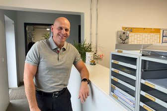 Minihaus-Projekt in Zwickau verzögert sich: Wie ein Bauunternehmer durch die Bürokratie ausgebremst wird - Carsten Pampel will in Zwickau ein Wohngebiet mit Minihäusern errichten. Doch die Bürokratie bremst ihn.