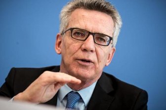 Minister de Maizière besucht Kameraden in Hohenstein-Ernstthal -