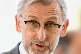 Minister für Ausbau von Polizeifachschule - Armin Schuster - Innenministerin Sachsen