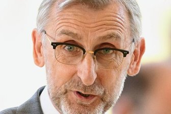 Minister für Ausbau von Polizeifachschule - Armin Schuster - Innenministerin Sachsen