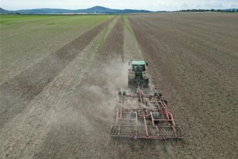 Minister Günther: Landwirte bekommen Hilfspauschale wegen verspäteter Auszahlung von EU-Agrargeld - Pro Hektar erhalten Sachsens Agrarbetriebe etwa 240 Euro von der EU.
