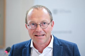 Minister Wolfram Günther in Freiberg, Bürgersprechstunde zu DDR-Unrecht in Penig: Das bringt die Woche in Mittelsachsen - Sachsens Umweltminister Wolfram Günther kommt nach Freiberg, um Ehrenamtliche des Projekts Junge Naturwächter zu treffen.