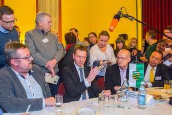Ministerpräsident beantwortet Fragen beim «Sachsengespräch» in Aue - Kretschmer hat am Montagabend in Aue zum ersten Sachsengespräch geladen.