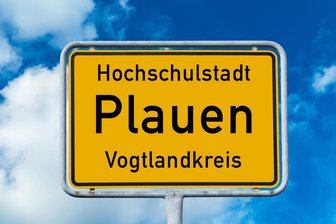 Ministerpräsident präsentiert in Plauen neues Ortseingangsschild mit dem Zusatz „Hochschulstadt“ - Auf den Ortseingangsschildern soll der Zusatz „Hochschulstadt“ stehen.