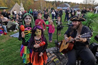 Miniwelt Lichtenstein: Freier Eintritt für kostümierte und geschminkte Kinder zu Halloween - Im Vorjahr wurde in der Miniwelt kräftig gegruselt und gesungen.