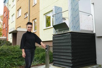 Miniwohnung statt Pflegeheim: In Zschopau entsteht für Intensivpatienten ein neues Wohnmodell - Der Hublift verrät es: Die erste Etage im Straubeweg 3 wurde für Pflegefälle umgebaut. Elsa Fritsche betreut dort künftig die Patienten. 