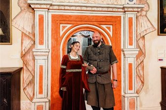 Minnesang statt Onlinedating: Partnersuche auf der Rochsburg - Anke Halumbirek und Ronny Dietze führten als Burgfräulein Anna und Ritter Günther durch ihr Anwesen. 