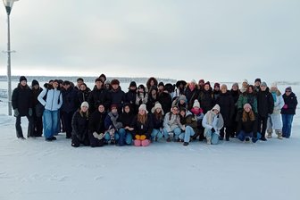 Minus 20 Grad und flexible Stundenpläne: Peniger Schüler erleben finnischen Schulalltag - Eisige Temperaturen und flexible Stundenpläne in der Schule: Peniger treffen Finnen.
