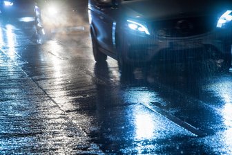 Minus 26,9 Grad Celsius im Erzgebirge – Jetzt droht laut Wetterdienst gefährliches Glatteis - Gefährlich: Durch überfrierende Nässe oder gefrierenden Regen kann Glatteis entstehen.