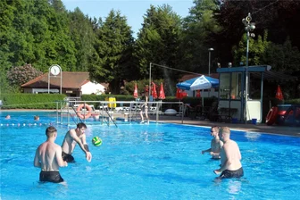 Minusgeschäft: Kommen im Waldbad Elsterberg nun höhere Eintrittspreise? - Rund 38.000 Euro erlöste die Stadt durch den Eintrittskartenverkauf im Elsterberger Waldbad. Das reichte nicht.
