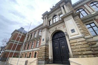 Missbrauchte ein Vogtländer ein Kind über Jahre hinweg? - Seit Mittwoch muss sich in Zwickau ein Mann aus dem Raum Auerbach vor Gericht verantworten.