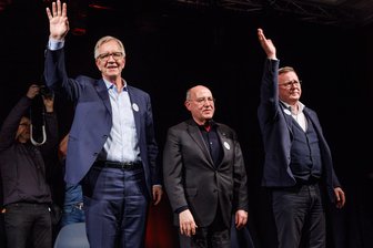 „Mission Silberlocke“: Linke setzen auf Comeback mit Gysi, Bartsch und Ramelow - Dietmar Bartsch, Gregor Gysi, Bodo Ramelow (v.l.) sind die drei „Silberlocken“ der Linkspartei.