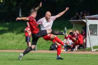 Mit 14 Matchwinnern: Sachsenklasse-Fußballer des Meeraner SV feiern beim FC Stollberg ersten Saisonsieg - Felix Petzold (r.) – hier beim Pokalspiel gegen Eiche Reichenbrand – erzielte am Sonntag sein erstes Pflichtspieltor für den MSV nach seiner Rückkehr im Sommer.