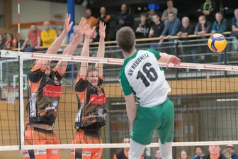 Mit 15 Jahren: Zschopauer debütiert in der Volleyball-Regionalliga - Oft fanden die Reudnitzer einen Weg vorbei am Zschopauer Block.