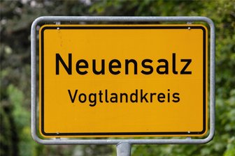 Mit 2,5 Promille Verkehrsschild umgefahren: Polizei zieht Führerschein ein - Nach einer Alkoholfahrt in Neuensalz hat die Polizei den Führerschein eines Mannes beschlagnahmt.