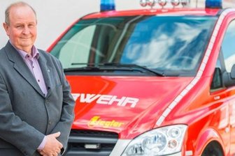 Mit 66 Jahren ist noch lange nicht Schluss - Christoph Stahl bei seiner Verabschiedung im Feuerwehrtechnischen Zentrum des Erzgebirgskreises in Pfaffenhain.