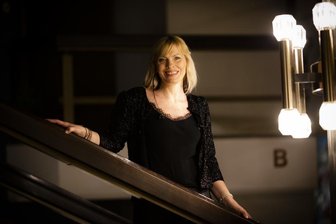 Mit Alphaville auf Tour: Die Geschichte der Elisabeth Markstein aus Hartenstein - Was darf es sein? Musical? Jazz? Pop? Gospel? Die Sängerin Elisabeth Markstein ist mit vielerlei Wassern gewaschen. Die Hartensteinerin, die in Dresden lebt und jetzt mit Alphaville auf Tour geht, hat in den vergangenen Jahren auch immer wieder ihr Publikum bei Open-Air-Produktionen des Eduard-von-Winterstein-Theaters Annaberg-Buchholz auf der Naturbühne Greifensteine erfreut.