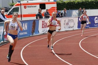 Mit Ambitionen an die Donau - Neben den 400 m und 200 m schaffte Anna Weichelt (M.) auch über die 4x100 m die Norm für die DM. Das kam überraschend, denn mit der Staffel habe sie vorher kaum trainiert. 