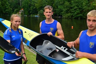 Mit Ambitionen in den Norden - Auf zum Saisonhöhepunkt: Die Kanusportler Gina Klietsch vom SKSV Mittweida sowie Gerry Nöbel (r.) und Benno Reichel von der SG Lauenhain kämpfen in den kommenden Tagen um gute Platzierungen bei der Deutschen Meisterschaft für Schüler und Junioren in Hamburg. 