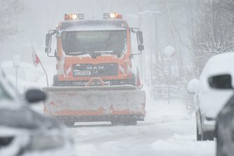 Mit Ansage ins Winter-Chaos? Chemnitz will Winterdienst radikal zusammenstreichen - Bei Schnee und Eis müssen sich die Chemnitzer auf größere Einschränkungen einrichten.