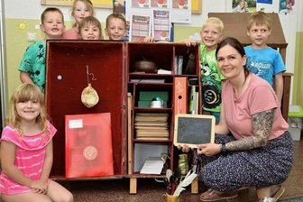 Mit Ausstellung und Fest: Oelsnitzer Kita "Kinderlachen" feiert 70-jähriges Bestehen - 1953 wurde die Einrichtung als Wochenkrippe eröffnet. Am Samstag wird das Jubiläum mit einem großen Fest gefeiert. Im Foto: Kita-Leiterin Anne-Kathrin Mylius.