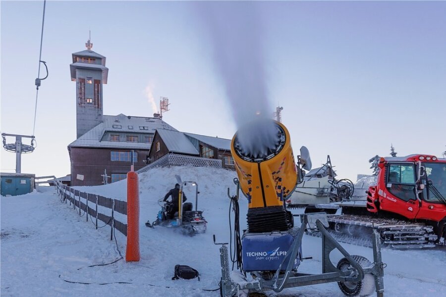 Mit Bändchen: So soll am Fichtelberg der Skibetrieb unter 2G funktionieren - Am Fichtelberg laufen die Vorbereitungen auf einen möglichen Saisonstart Mitte Januar. 