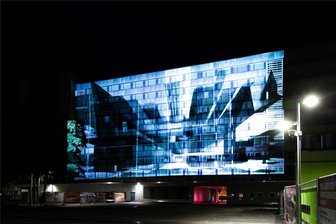 Mit befristeten Eingriffen die City umgestalten: Der Kulturverein Chemnitz stellt Ergebnisse von Workshops vor - Durch das Lichtfest „Light our Visions“ im September wurden tausende Chemnitzer auf die Problematik der Brache hinter dem Behördengebäude Brückenstraße aufmerksam.