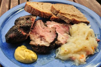 Mit Blasmusik und Mutzbraten: Oberwiera feiert am Sonntag beim Frühschoppen am Gerätehaus - Mutzbraten gibt es am Sonntag am Feuerwehrgerätehaus in Oberwiera.