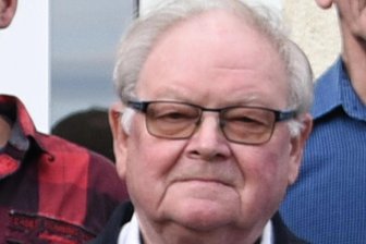 Mit Bohrer, Feder und Klavier: Trauer um Dr. Henning Schönekerl aus Triebel - Der Zahnarzt Dr. Henning Schönekerl war eine wichtige Stimme in Triebel - auf vielen Gebieten.