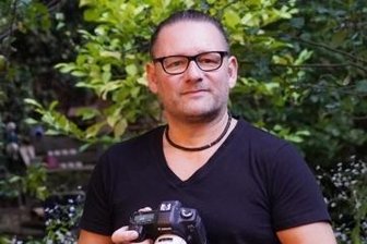 Mit Bulli und Dachzelt auf Tour - Thomas Kropff auch immer mit der Kamera unterwegs.