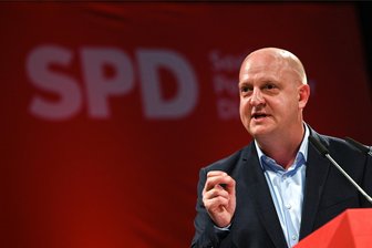 Mit Chemtrails, Quark und Respekt in die Sachsen-Wahl 2024 - Steht seit zwei Jahren zusammen mit der Bundestagsabgeordneten Kathrin Michel an der Spitze der sächsischen SPD: Henning Homann (43).