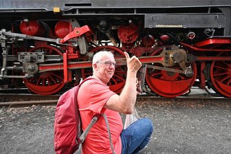 Mit dem 49-Euro-Ticket zum Heizhausfest in Chemnitz - 30. Heizhausfest in Chemnitz-Hilbersdorf. Vom norddeutschen Fehmarn nach Chemnitz: Jochen Scheer ist Eisenbahnfan und mit Zug extra angereist.