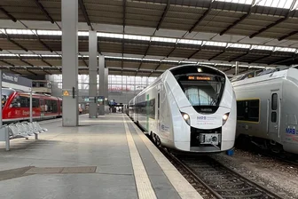Mit dem Deutschland-Ticket von Chemnitz nach Berlin: Was sich auf der Strecke über Elsterwerda ändern wird - Die Regionalbahn-Linie 45 verbindet Chemnitz mit Elsterwerda. Dort kann man nach Berlin umsteigen.
