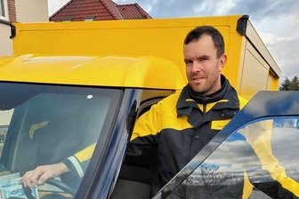 Mit dem E-Transporter der Post rund um Lichtentanne unterwegs - Christian Neumerkel ist täglich mit dem E-Transporter der Post unterwegs. 