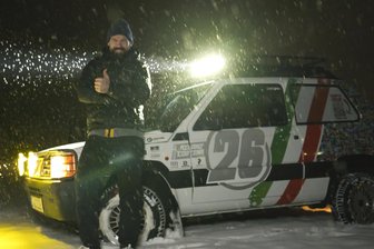 Mit dem Fiat Panda zur Wurst-Medaille in Hohndorf und dann nach Italien: Der verrückte Trip von Biathlon-Olympiasieger Michael Rösch - Michael „Ebs“ Rösch mit seinem Gefährt für den Trip nach Italien.