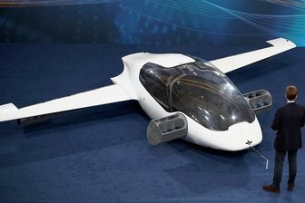 Mit dem Flugtaxi schon bald vom Land in die Stadt? Freiberger Planer sollen den Weg ebnen - Der Prototyp des ersten flugfähigen Flugtaxis des Herstellers Lilium war im Dezember 2018 in Nürnberg auf dem Digital-Gipfel ausgestellt. Sind solche modernen Passagierdrohnen bald auch in Mittelsachsen unterwegs?