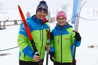 Mit dem Fuchs im Bunde: Zehnjährige Skilangläuferin aus dem Erzgebirge läuft bei der Sachsenmeisterschaft allen davon - Lina Tröger vom SV Stützengrün und ihre Mutter Nadine Tröger hatten in Oberwiesenthal allen Grund zum Strahlen.