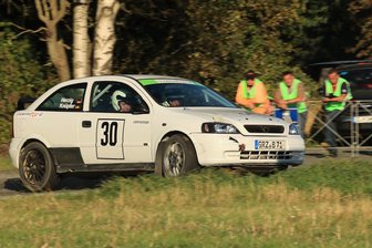 Mit dem großen Los zum Adrenalin-Kick: Bei der 20. Rallye Grünhain sind zwei Beifahrersitze frei - Bernd Knüpfer und Daniel Herzig vom MC Grünhain lassen sich die 20. Auflage des „Heimspiels“ nicht entgehen. Im Opel Astra OPC schaffte es das Duo vom gastgebenden MC Grünhain in der Vergangenheit mehrfach in die Top Ten.