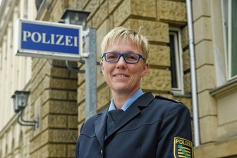 "Mit dem Kind Regeln besprechen" - Jana Ulbricht, Erste Polizeihauptkommissarin, ist Pressesprecherin der Polizeidirektion Chemnitz. Sie sagt: "Wenn es aussieht, als würde das Kind bedrängt, sollte man es unterstützen und/oder zumindest die Polizei verständigen." 