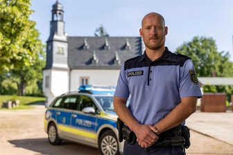 Mit dem neuen Bürgerpolizisten von Rodewisch unterwegs: Wo es den meisten Vandalismus gibt - Schlossinsel und Park in Rodewisch sind ein Schwerpunkt, wo Kevin Unger Streife läuft. Dort häuft sich Vandalismus. Zu Festen wie Kirmes und Tanzveranstaltungen auf der Insel ist der „Büpo“ auch präsent.