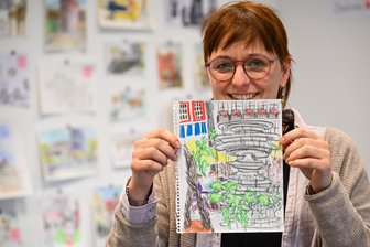 Mit dem Skizzenblock Chemnitz erkunden: Urban Sketching im Open Space - Anja Badock hat das Weinfest auf dem Markt in Skizzen festgehalten.