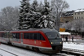 Mit dem Zug zur Bergparade: Die Erzgebirgsbahn fährt am Wochenende nach Marienberg - Ein Desiro-Triebwagen im Bahnhof Marienberg.