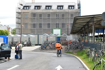 Mit dem Zug zur Kfz-Zulassungsstelle in Freiberg - so könnte es funktionieren - Großbaustelle Bahnhof Freiberg: Die Sanierung läuft voraussichtlich bis 2026/27.