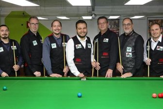 Mit der Einstellung einer Legende - Haben sichtlich Spaß: René Pönisch, Wolfgang Burkhardt, Christian Schuffenhauer, Marcus Müller, Rolf Sommer, Sylvio Jauch und Pierré Sommer (v.l.) vom SPC, der rund ein Dutzend Mitglieder zählt.