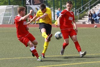 "Mit diesem Weg sind wir glücklich" - Die B-Junioren des VfB Annaberg mit Lasse Paul Josiger (M.) haben die Landesklasse-Saison auf Rang 3 abgeschlossen.